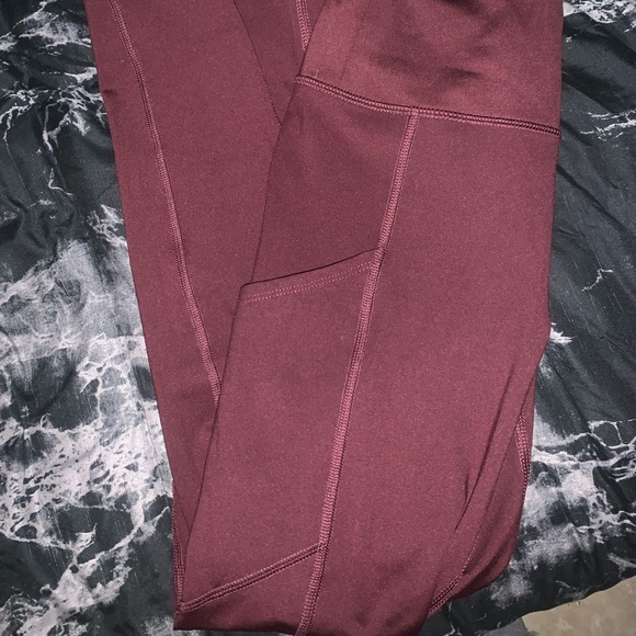 American eagle ‘the everything’ pocket leggings maroon - Picture 1 of 1